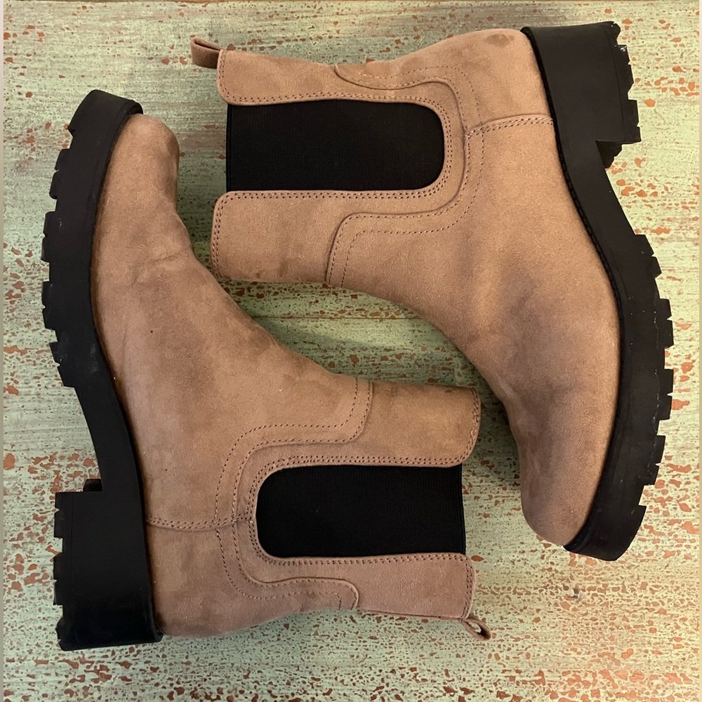 Old Navy Faux Suede Chelsea Boots Size 8